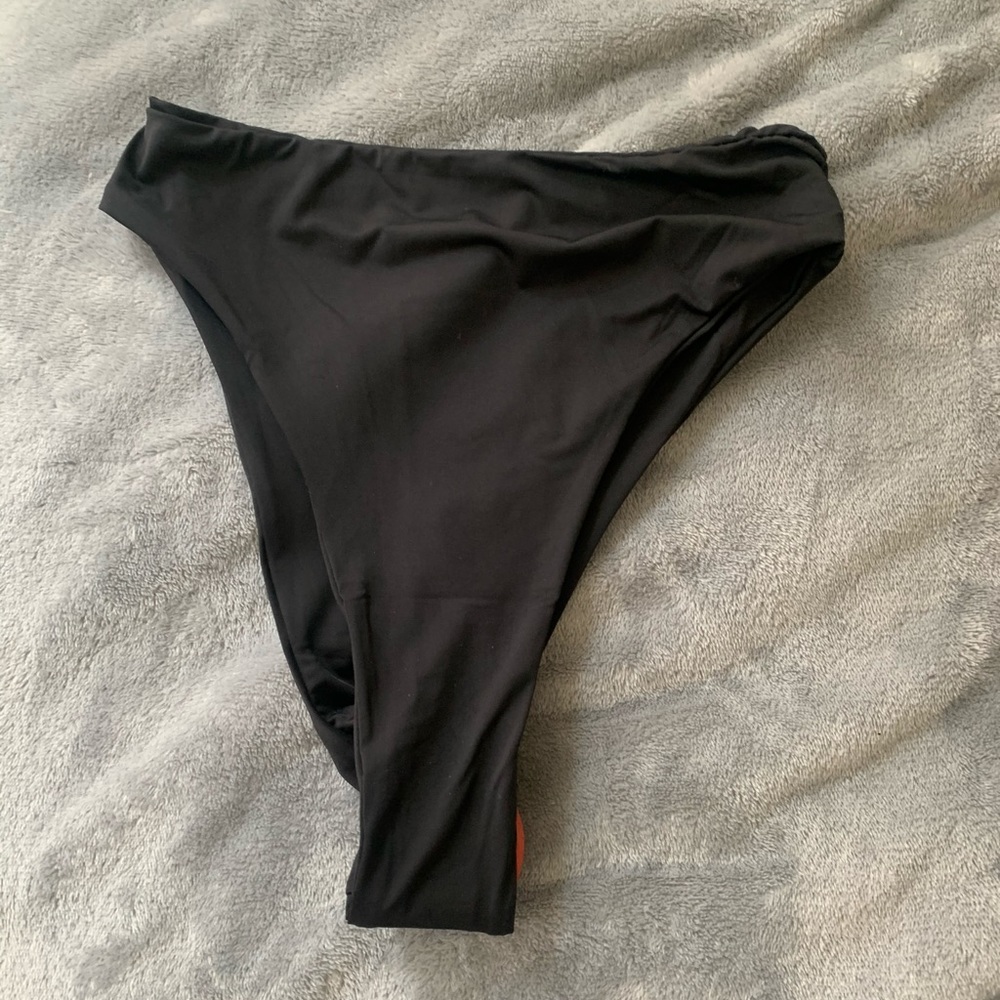 437 Aubrey black bottoms size small. Never worn.